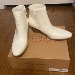Coconuts by Matisse white ankle boot
